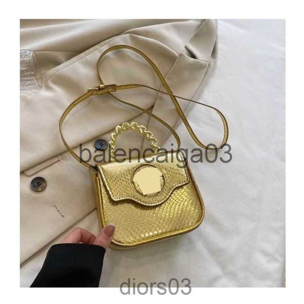 designer versage bag tote shoulder handbag crossbody messenger bag luxurious fashion men woman summer pu magnetic buckle mini makeup bag
designer versage bag tote shoulder handbag crossbody messenger bag luxurious fashion men woman summer pu magnetic buckle mini makeup bag