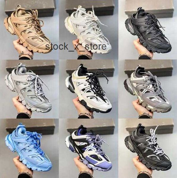 2022 nylon printed track 3.0 casual shoes running platform designer luxury brand three-layer white and black leather training shoes for men
2022 nylon printed track 3.0 casual shoes running platform designer luxury brand three-layer white and black leather training shoes for men