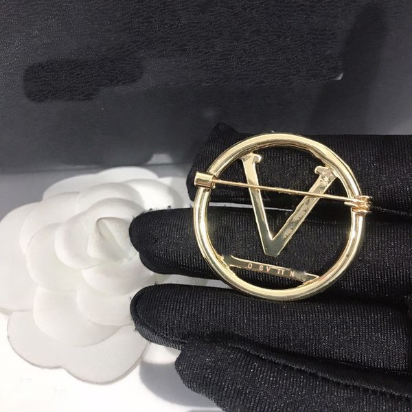 romantic women love brooch gold brooch designer brand letter brooch classic design celtic jewelry wedding party pins family couple, Gray
romantic women love brooch gold brooch designer brand letter brooch classic design celtic jewelry wedding party pins family couple, Gray