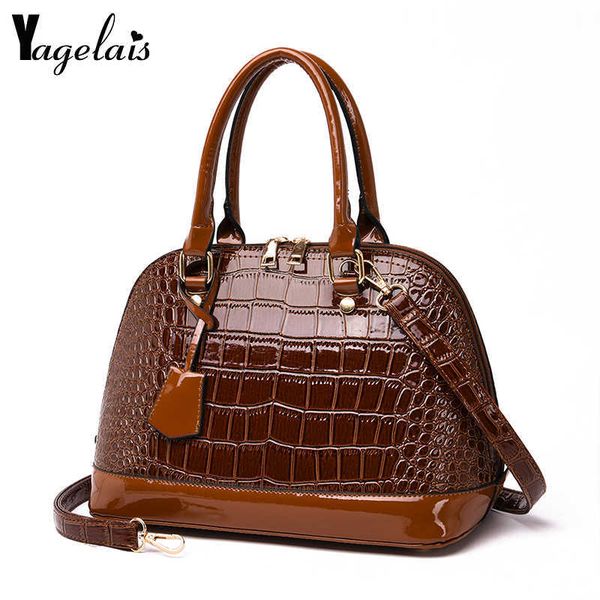 evening bags 2023 vintage women shoulder messenger bag female simple mini leather handbag crossbody bag ladies hand pouch shell bag j230327
evening bags 2023 vintage women shoulder messenger bag female simple mini leather handbag crossbody bag ladies hand pouch shell bag j230327