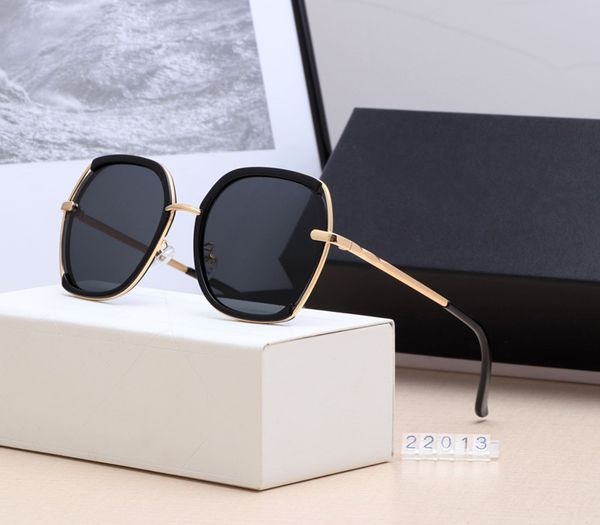 designer sunglass fashion sunglasses women men letter print goggle summer optional with box cl 22013, White;black
designer sunglass fashion sunglasses women men letter print goggle summer optional with box cl 22013, White;black