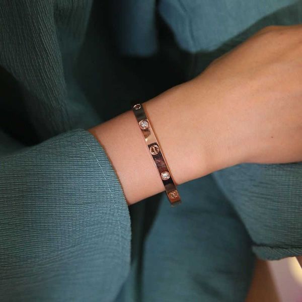 designer bracelet carti love titanium steel womens ins fashion bracelet niche design rose gold diamond mesh red color buckle, Black
designer bracelet carti love titanium steel womens ins fashion bracelet niche design rose gold diamond mesh red color buckle, Black