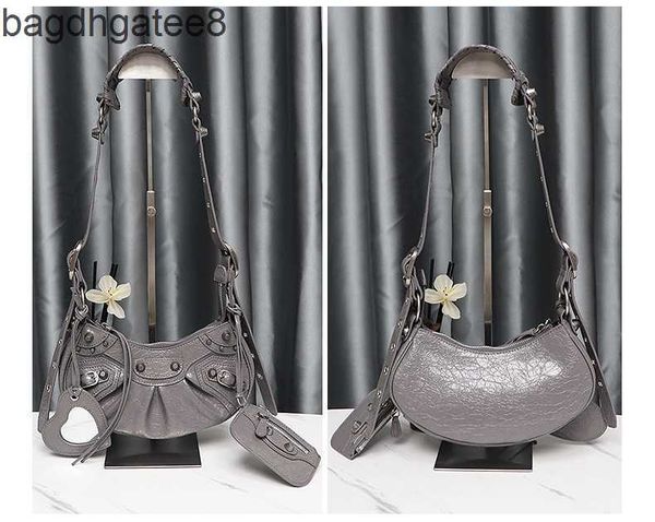 le cagole bag 2023 designer bags lecagole rivet locomotive pleated crescent wrap oil wax leather underarm women's qfmr
le cagole bag 2023 designer bags lecagole rivet locomotive pleated crescent wrap oil wax leather underarm women's qfmr