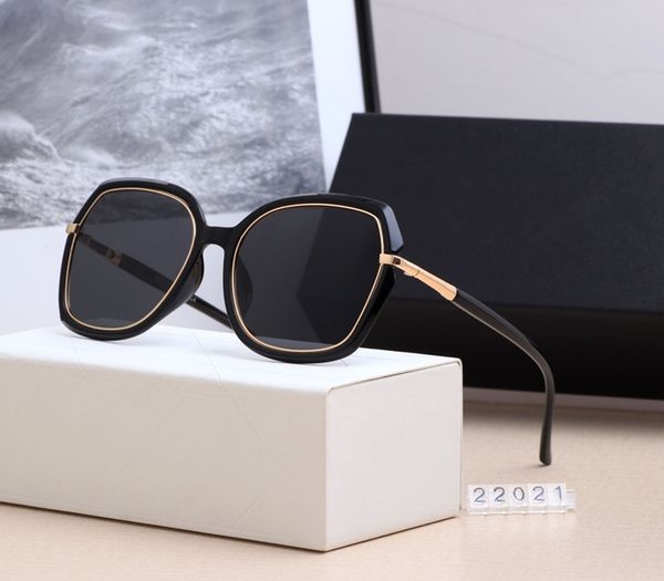 designer sunglass fashion sunglasses women men letter print goggle summer optional with box cl 22021, White;black
designer sunglass fashion sunglasses women men letter print goggle summer optional with box cl 22021, White;black