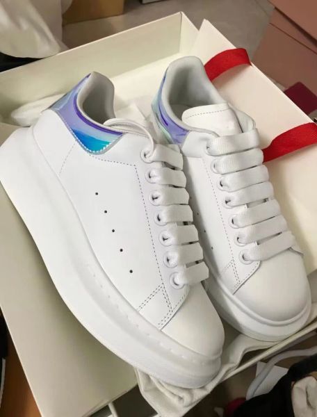 luxury men white black leather sneakers shoes chunky rubber skateboard walking women men low-calfskin sports treaded couple trainers
luxury men white black leather sneakers shoes chunky rubber skateboard walking women men low-calfskin sports treaded couple trainers