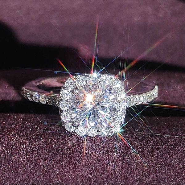band rings 2023 new luxury cushion silver color designer engagement ring or women lady items with christmas r5604 z0327
band rings 2023 new luxury cushion silver color designer engagement ring or women lady items with christmas r5604 z0327