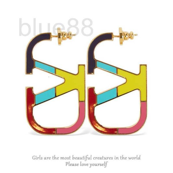 charm designer v-shaped tino colorful hollow square earrings female korean style multicolor v-family vltn small ekcs t3v1, Golden
charm designer v-shaped tino colorful hollow square earrings female korean style multicolor v-family vltn small ekcs t3v1, Golden