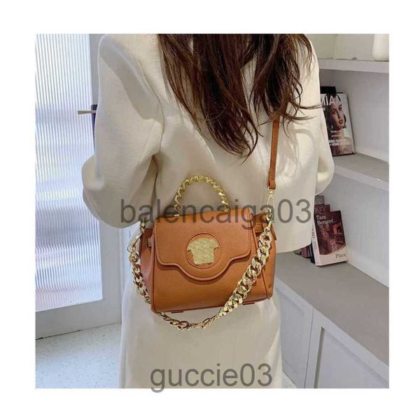 designer versage bag tote shoulder handbag messenger bag luxurious fashion men woman summer new chain large capacity pu makeup crossbody bag
designer versage bag tote shoulder handbag messenger bag luxurious fashion men woman summer new chain large capacity pu makeup crossbody bag