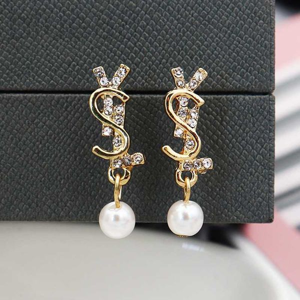 charm designer s925 silver small fragrant wind earrings korean style design sense simple mesh red letter diamond pearl female ai8u, Golden
charm designer s925 silver small fragrant wind earrings korean style design sense simple mesh red letter diamond pearl female ai8u, Golden