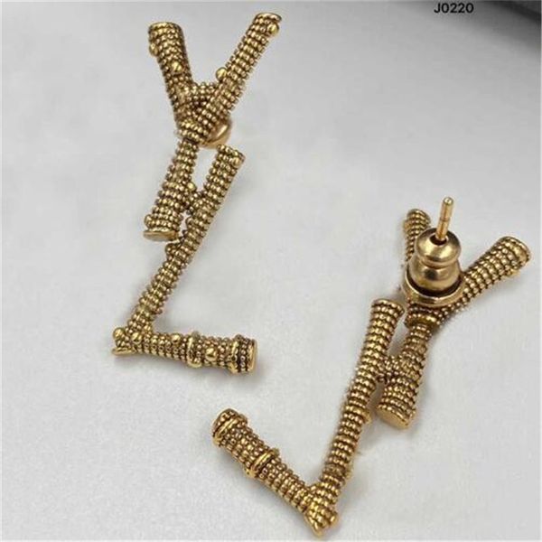 new fashion letter studs designer charm earrings women boucle oreille luxury jewelry girls party wedding ear studs pendants earring, Golden;silver
new fashion letter studs designer charm earrings women boucle oreille luxury jewelry girls party wedding ear studs pendants earring, Golden;silver