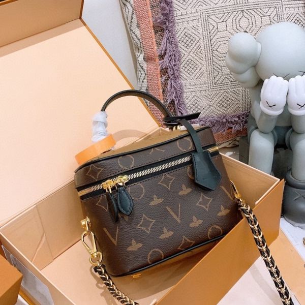 2021 designer makeup bag lady cosmetic bags fashion makeup bag women designers toiletry travel pouch ladies purses handbags
2021 designer makeup bag lady cosmetic bags fashion makeup bag women designers toiletry travel pouch ladies purses handbags