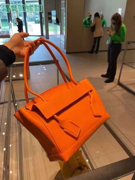 correct venetas bottegas veneta/bottega new women's bag arco 48 calfskin one shoulder underarm handbag
correct venetas bottegas veneta/bottega new women's bag arco 48 calfskin one shoulder underarm handbag