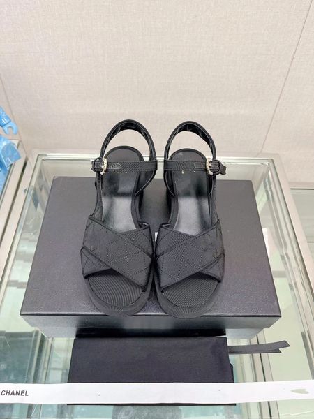 2023327 designer casual sandals fashion stylist shoes upper-lambskin sheepskin inner lining 5cm heel height rubber sole, Black
2023327 designer casual sandals fashion stylist shoes upper-lambskin sheepskin inner lining 5cm heel height rubber sole, Black
