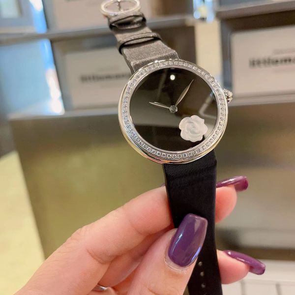 premium jewelry men's and women's wristwatch original movement elegant appearance agate dial mother of pearl shell carved brand wr, Slivery;brown
premium jewelry men's and women's wristwatch original movement elegant appearance agate dial mother of pearl shell carved brand wr, Slivery;brown