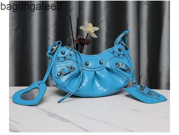 le cagole 26cm leather bag 2023 designer crescent bags lecagole rivet women's locomotive crocodile pleated underarm hwxy
le cagole 26cm leather bag 2023 designer crescent bags lecagole rivet women's locomotive crocodile pleated underarm hwxy