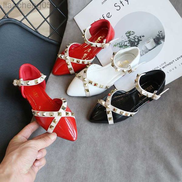 sandals summer sandals kids girls children shoes patent leather flat sandals pointed toe design with fashion smg071 w0327, Black;red
sandals summer sandals kids girls children shoes patent leather flat sandals pointed toe design with fashion smg071 w0327, Black;red