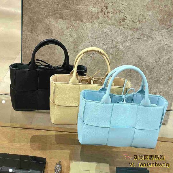 correct venetas bottegas veneta/bv22 new arco tote mini woven tote bag one shoulder diagonal straddle handbag
correct venetas bottegas veneta/bv22 new arco tote mini woven tote bag one shoulder diagonal straddle handbag