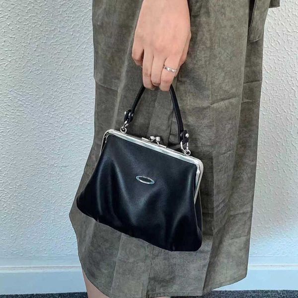 vivi west empress shoulder bags luxurys bags dowager mouth gold sheepskin dumpling bag portable one shoulder messenger chain bag 221111
vivi west empress shoulder bags luxurys bags dowager mouth gold sheepskin dumpling bag portable one shoulder messenger chain bag 221111