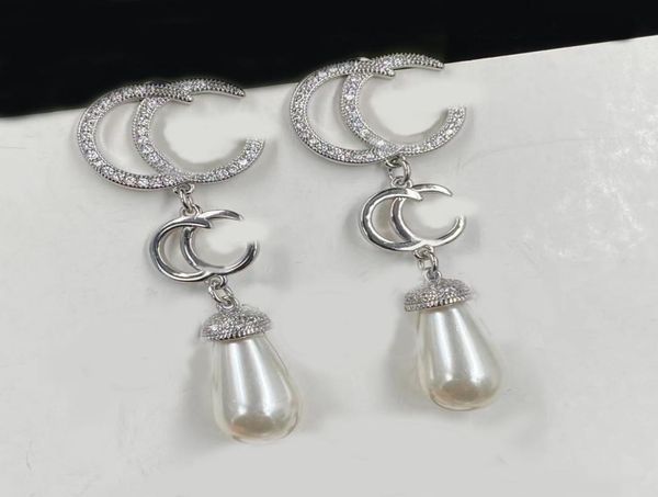 2022 new charm earrings fashion luxury brand designer pearl dangle earrings wedding party christmas gift quality jewelry with box 1547411, Golden
2022 new charm earrings fashion luxury brand designer pearl dangle earrings wedding party christmas gift quality jewelry with box 1547411, Golden