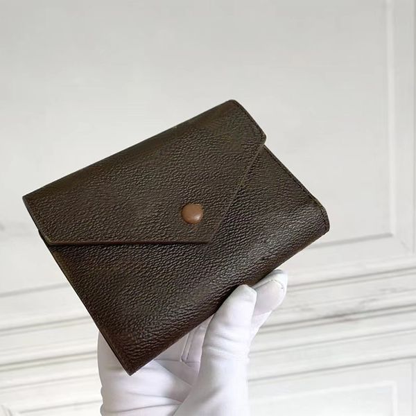 designer women's wallet classic button women's short wallet fashion show exotic leather bag round coin wallet card holder 41938 ca, Red;black
designer women's wallet classic button women's short wallet fashion show exotic leather bag round coin wallet card holder 41938 ca, Red;black