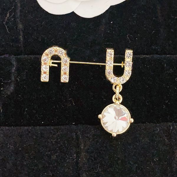 designer love pearl brooches women& street monogram brooch brand vintage style pins romantic couple gift jewelry brooch gold-plated, Gray
designer love pearl brooches women& street monogram brooch brand vintage style pins romantic couple gift jewelry brooch gold-plated, Gray