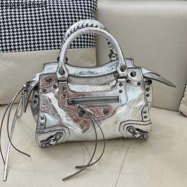 le cagole oil rivet cowhide tote bag wax 2023 locomotive designer handheld crossbody bags neo single shoulder women's nttu
le cagole oil rivet cowhide tote bag wax 2023 locomotive designer handheld crossbody bags neo single shoulder women's nttu