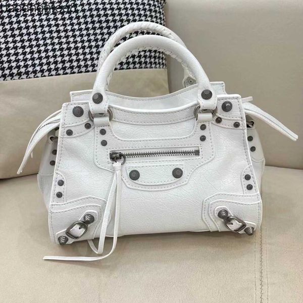 le cagole neo handheld 2023 designer bags oil wax cowhide locomotive rivet crossbody tote bag single shoulder women's peag
le cagole neo handheld 2023 designer bags oil wax cowhide locomotive rivet crossbody tote bag single shoulder women's peag