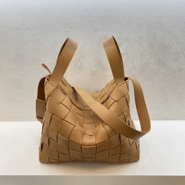 classic weave boston bags designer bag women duffle bags luxurys handbags travel bags crossbody tote real leather luggage 230218
classic weave boston bags designer bag women duffle bags luxurys handbags travel bags crossbody tote real leather luggage 230218