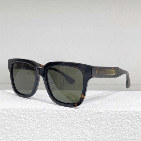 designer men's and women's beach couple sunglasses 20% off square ins net red matching size of the same plate, White;black
designer men's and women's beach couple sunglasses 20% off square ins net red matching size of the same plate, White;black