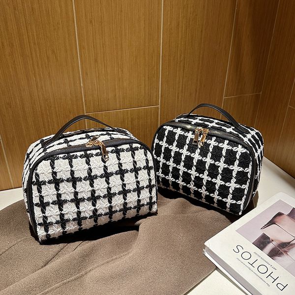 women cosmetic bag portable zipper storage bag travel handbag suitcase storage bag small fragrance
women cosmetic bag portable zipper storage bag travel handbag suitcase storage bag small fragrance