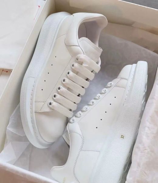 2023 design white black leather sneakers shoes chunky rubber skateboard walking women men low-calfskin sports treaded couple trainers
2023 design white black leather sneakers shoes chunky rubber skateboard walking women men low-calfskin sports treaded couple trainers