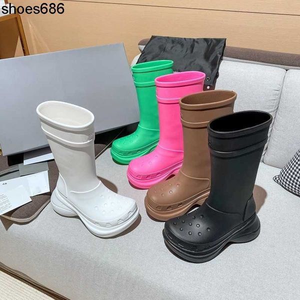 new balencigas water boots in autumn and winter of 2023 thick soled anti-skid fried street english style achigo the same of hole shoes rain, Black
new balencigas water boots in autumn and winter of 2023 thick soled anti-skid fried street english style achigo the same of hole shoes rain, Black