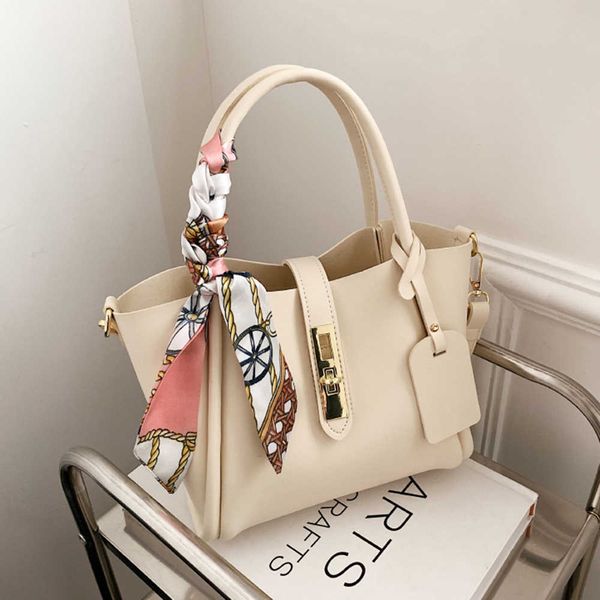 new female handbags new silk scarf crossbody bags fashion large capacity shoulder bags designer brand purse and bags 230308
new female handbags new silk scarf crossbody bags fashion large capacity shoulder bags designer brand purse and bags 230308