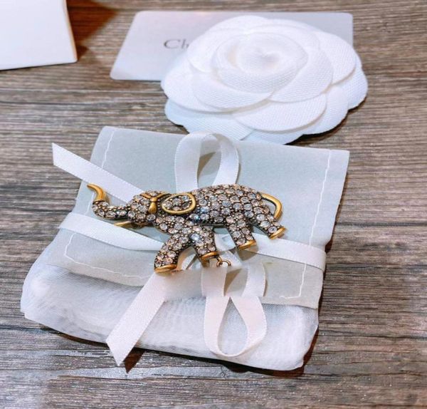 designer brooch brand letters diamond brooches pin geometric luxury gold crystal rhinestone pins for women clothing decoration jew3747938, Gray
designer brooch brand letters diamond brooches pin geometric luxury gold crystal rhinestone pins for women clothing decoration jew3747938, Gray