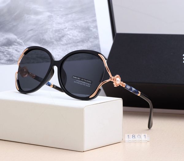 designer sunglass fashion sunglasses women men letter print goggle summer optional with box cl 1801, White;black
designer sunglass fashion sunglasses women men letter print goggle summer optional with box cl 1801, White;black