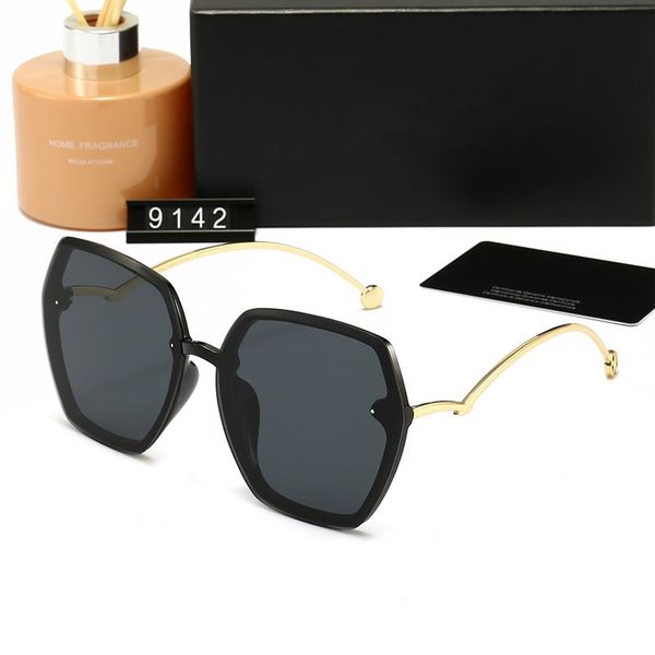 designer sunglass fashion sunglasses women men letter print goggle summer optional with box cl 9142, White;black
designer sunglass fashion sunglasses women men letter print goggle summer optional with box cl 9142, White;black