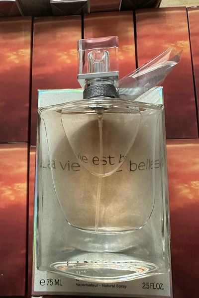 luxury brand perfume la vie est belle charming women 75ml true feelings women's perfume long lasting good smell fragrance highest quali
luxury brand perfume la vie est belle charming women 75ml true feelings women's perfume long lasting good smell fragrance highest quali