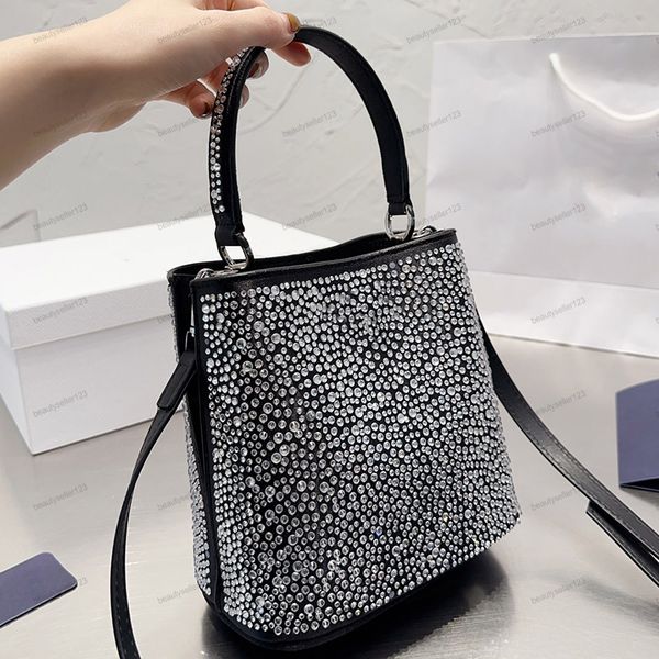 blinbling rhinestone women luxurys designers shoulder bags handbag cross bady bag messenger ladies wallets purse pouch metal badges
blinbling rhinestone women luxurys designers shoulder bags handbag cross bady bag messenger ladies wallets purse pouch metal badges