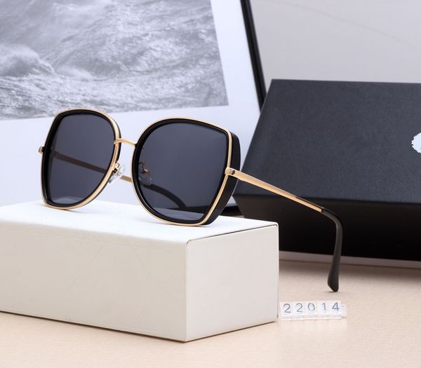 designer sunglass fashion sunglasses women men letter print goggle summer optional with box cl 22014, White;black
designer sunglass fashion sunglasses women men letter print goggle summer optional with box cl 22014, White;black