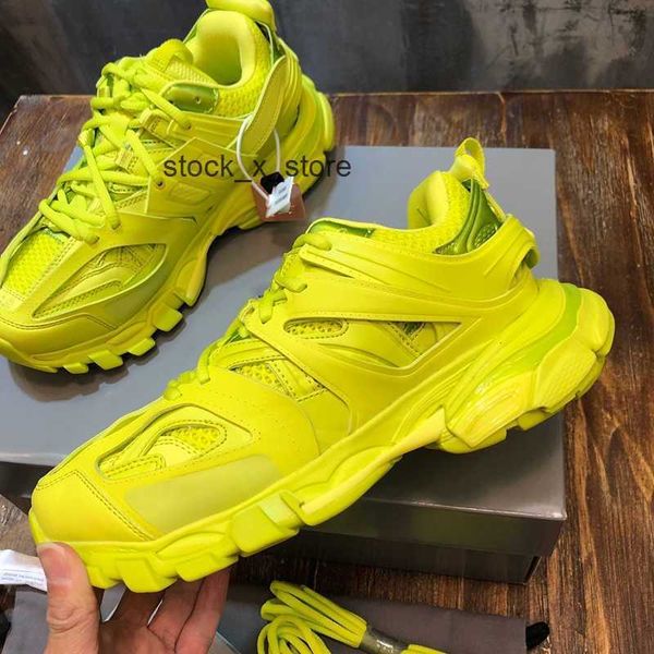 casual shoes designe runners runner track 3 0 triple white black sneakers tess s r leather luxury brand trainer nylon printed
casual shoes designe runners runner track 3 0 triple white black sneakers tess s r leather luxury brand trainer nylon printed