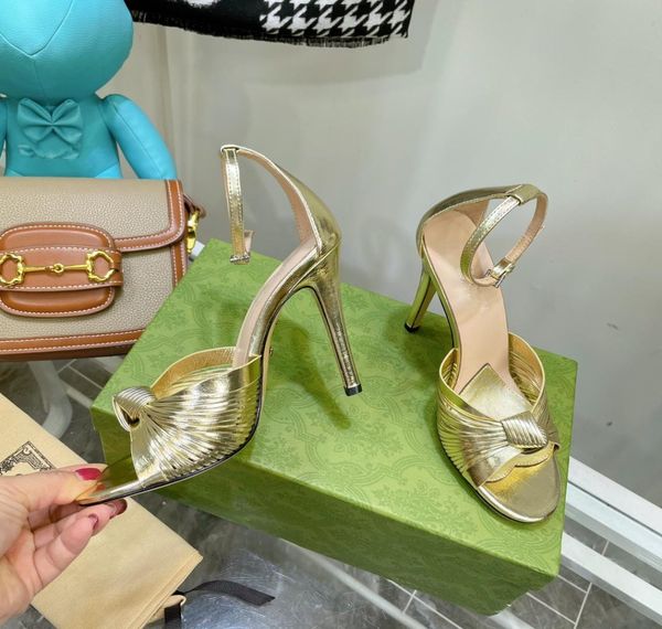 genuine leather women sandals 22ss girls walking runway slippers shoes gladiator ladies stiletto heeled cutout slides roman beach 1449521, Black
genuine leather women sandals 22ss girls walking runway slippers shoes gladiator ladies stiletto heeled cutout slides roman beach 1449521, Black