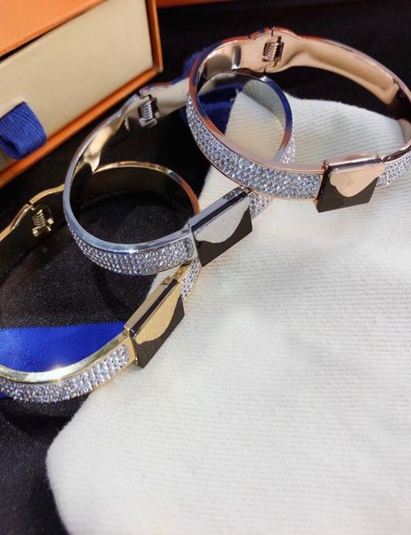 23ss 3colors brand designers men women bangle bracelet 18k gold plated old flower v letter bucket stainless steel jewelry classica5960341, Black
23ss 3colors brand designers men women bangle bracelet 18k gold plated old flower v letter bucket stainless steel jewelry classica5960341, Black