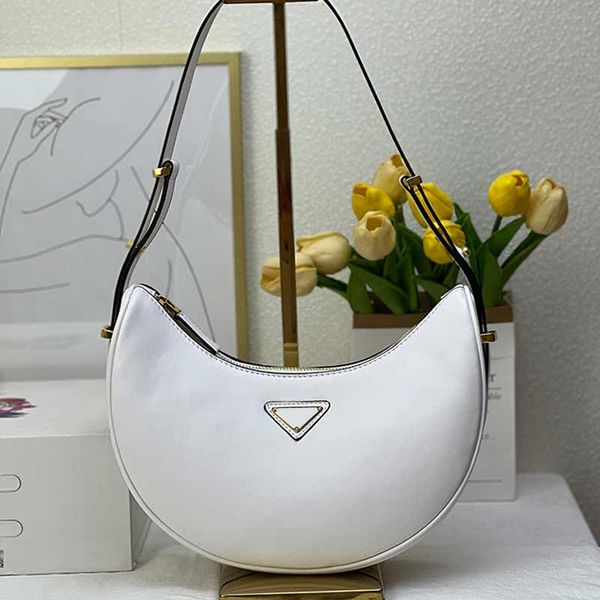 crescent shoulder bag women half moon handbags purse genuine leather zipper closure gold hardware fashion letters palin crossbody bags
crescent shoulder bag women half moon handbags purse genuine leather zipper closure gold hardware fashion letters palin crossbody bags