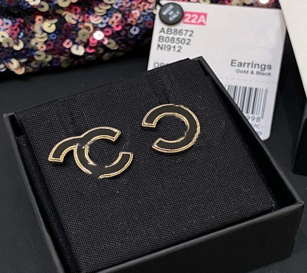 2022 luxury quality charm stud earring with white and black color enamel design in 18k gold plated have box stamp ps7365a3097296, Golden
2022 luxury quality charm stud earring with white and black color enamel design in 18k gold plated have box stamp ps7365a3097296, Golden
