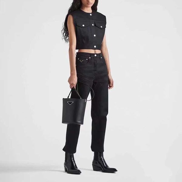women casual vest two piece sets 23ss summer suit short casual style budge lady slim hoodies jeans jackestsuit, White
women casual vest two piece sets 23ss summer suit short casual style budge lady slim hoodies jeans jackestsuit, White