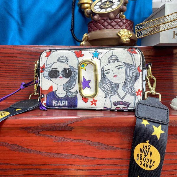 camera bag 2023 new cartoon small square bag fashion versatile one shoulder crossbody snapsbag, Red;black
camera bag 2023 new cartoon small square bag fashion versatile one shoulder crossbody snapsbag, Red;black