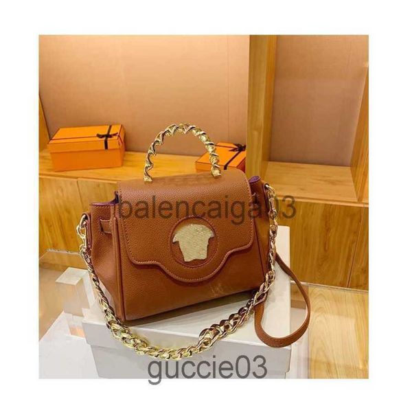 designer versage bag tote shoulder handbag messenger bag luxurious fashion men woman new chain large capacity even makeup crossbody bag
designer versage bag tote shoulder handbag messenger bag luxurious fashion men woman new chain large capacity even makeup crossbody bag