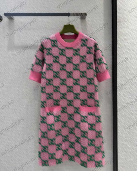 pink dress brand classic logo jacquard plaid short sleeve knitted dress imported wool yarn simple version casual style temperament maxiskit, Black;gray
pink dress brand classic logo jacquard plaid short sleeve knitted dress imported wool yarn simple version casual style temperament maxiskit, Black;gray