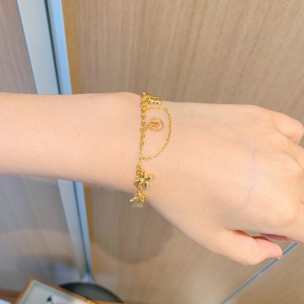 fashion brand v letter logo chain bracelet camellia ornament brass bracelet women's gold bangle designer letter jewelry 18k gold plated, Black
fashion brand v letter logo chain bracelet camellia ornament brass bracelet women's gold bangle designer letter jewelry 18k gold plated, Black