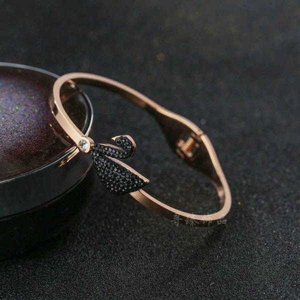 designer bracelet carti japanese and korean classic selling titanium steel women's red rose gold mouth lovers frosted leaves non color, Black
designer bracelet carti japanese and korean classic selling titanium steel women's red rose gold mouth lovers frosted leaves non color, Black